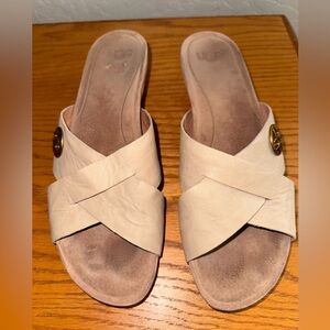 UGG Women's Cream Cross-Band Mules size 8